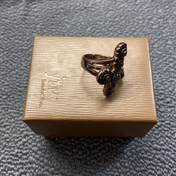 Cross Ring - Picture 3 of 3